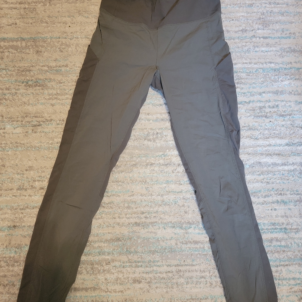 Athleta Trekkie cropped tights (6T)